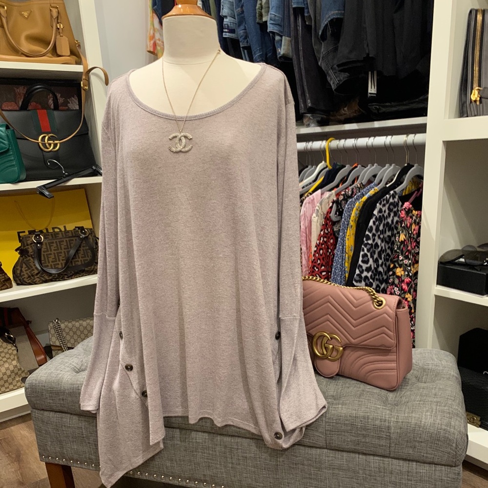 - Top That Can Be Layered Have Buttons Down Sides - image 1